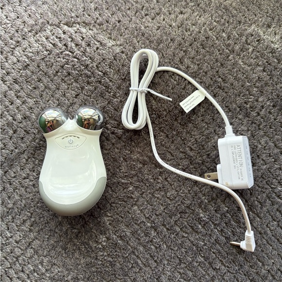 NuFace Microcurrent Device - Picture 4 of 4